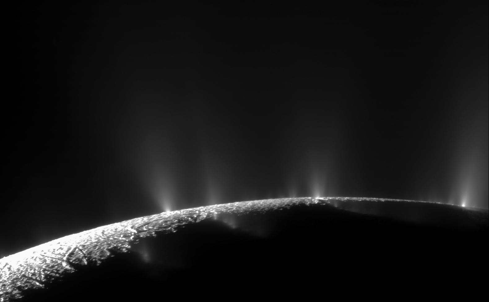 Newly Found Organics in Enceladus’ Plumes