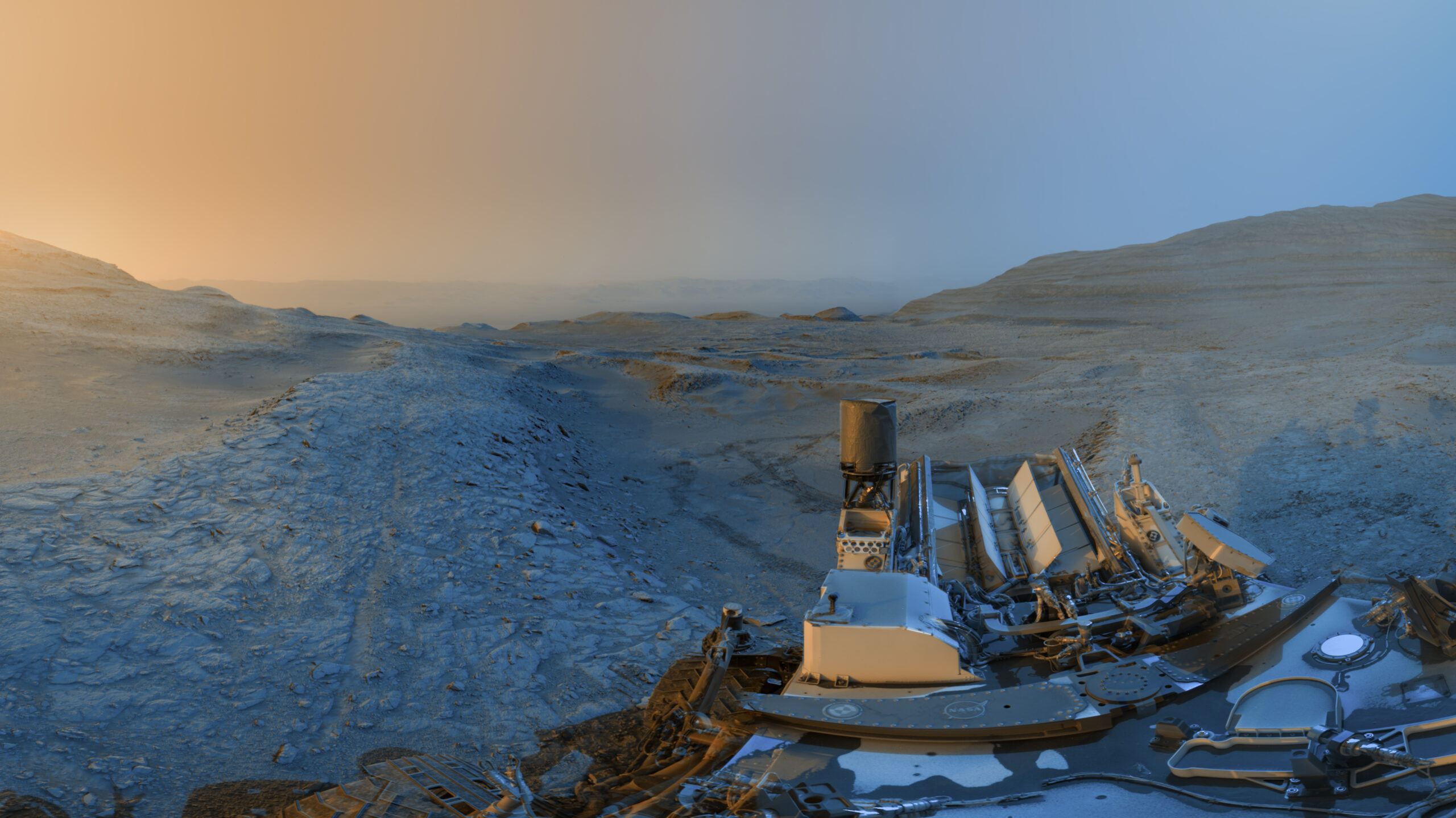 curiosity sends holiday postcard from mars